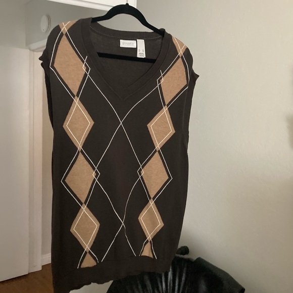 Men's V-Neck Sweater in Brown Argyle Pattern - Picture 1 of 2